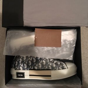 100% Authentic Dior low top B23